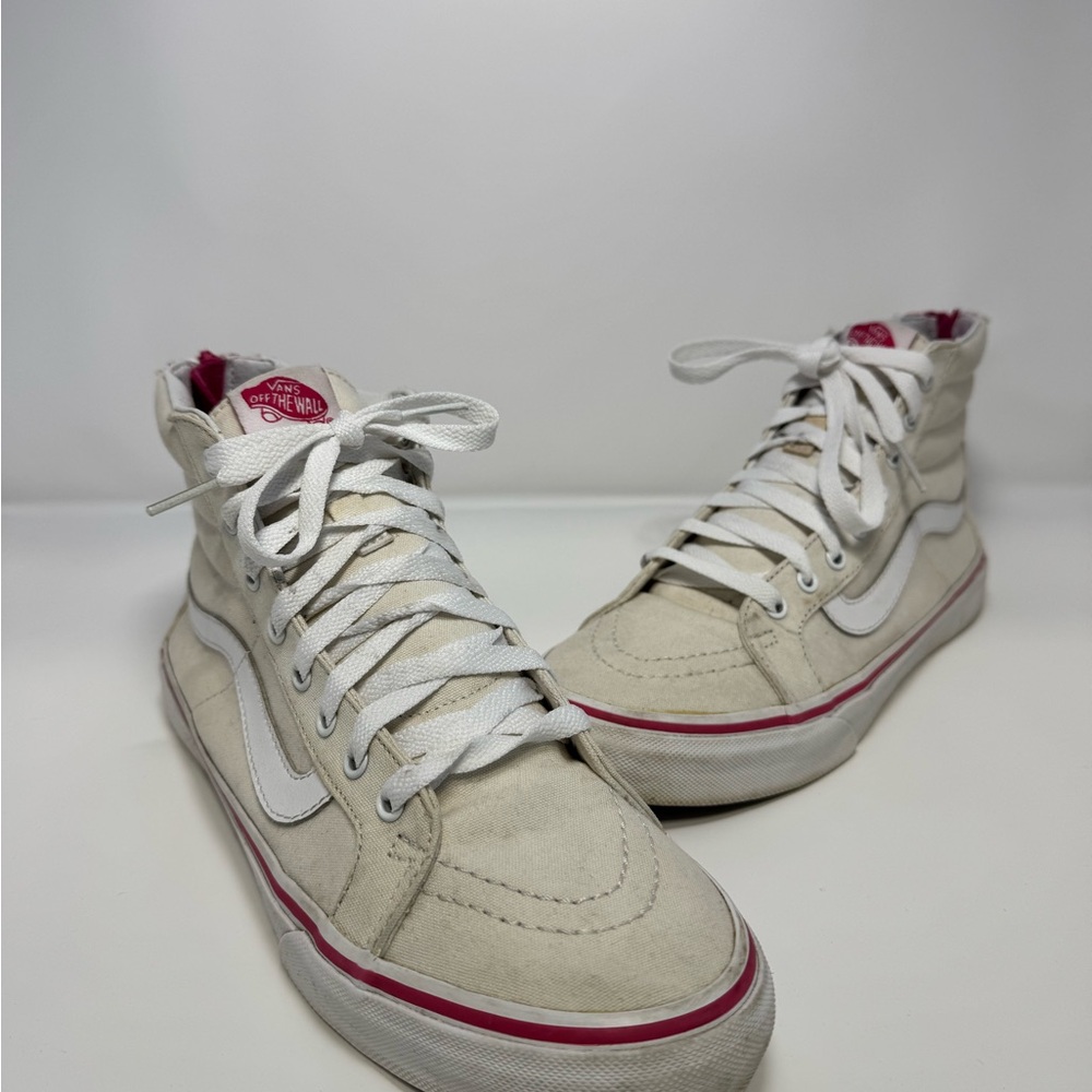 Vans White and Red High-Top Sneakers Women’s Size 10.5, Heart Shaped Zipper‎
